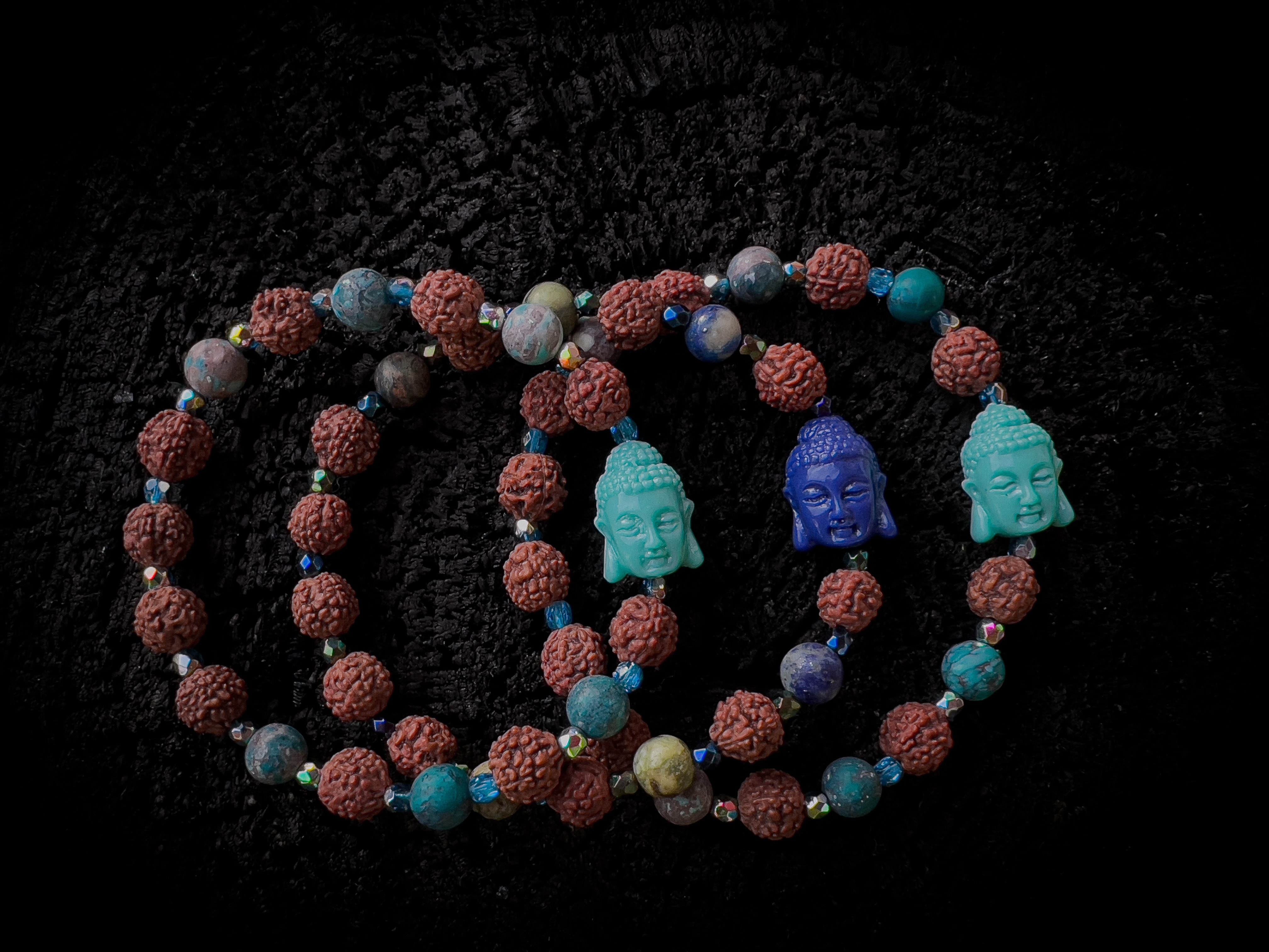 Náramek Buddha Howlit