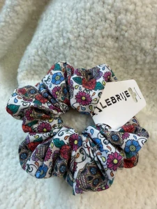 Designová ručně šitá gumička do vlasů