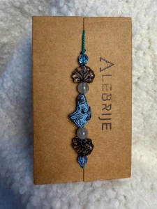 Dámský náramek Pes – české sklo a labradorit v modro-černo-duhových tónech