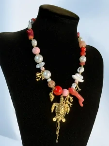  Výrazný náhrdelník želva