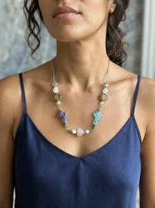 Minerální náhrdelník růženín s perlami ruční výroba