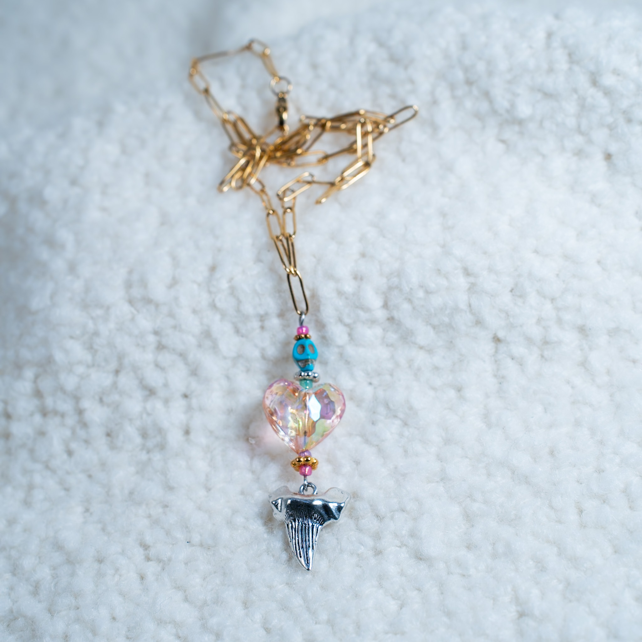 Náhrdelník žraločí zub