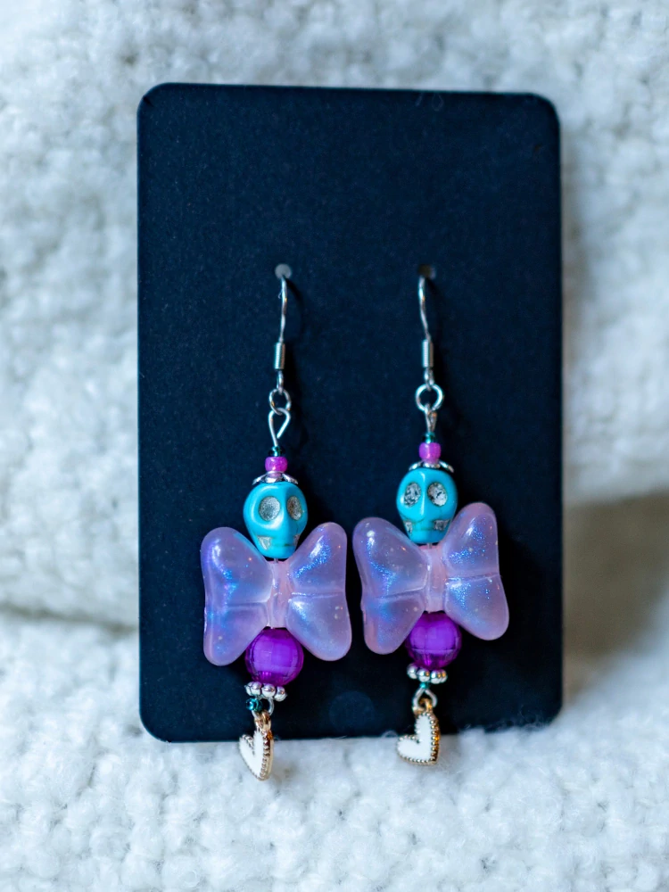 Svítící náušnice lebky