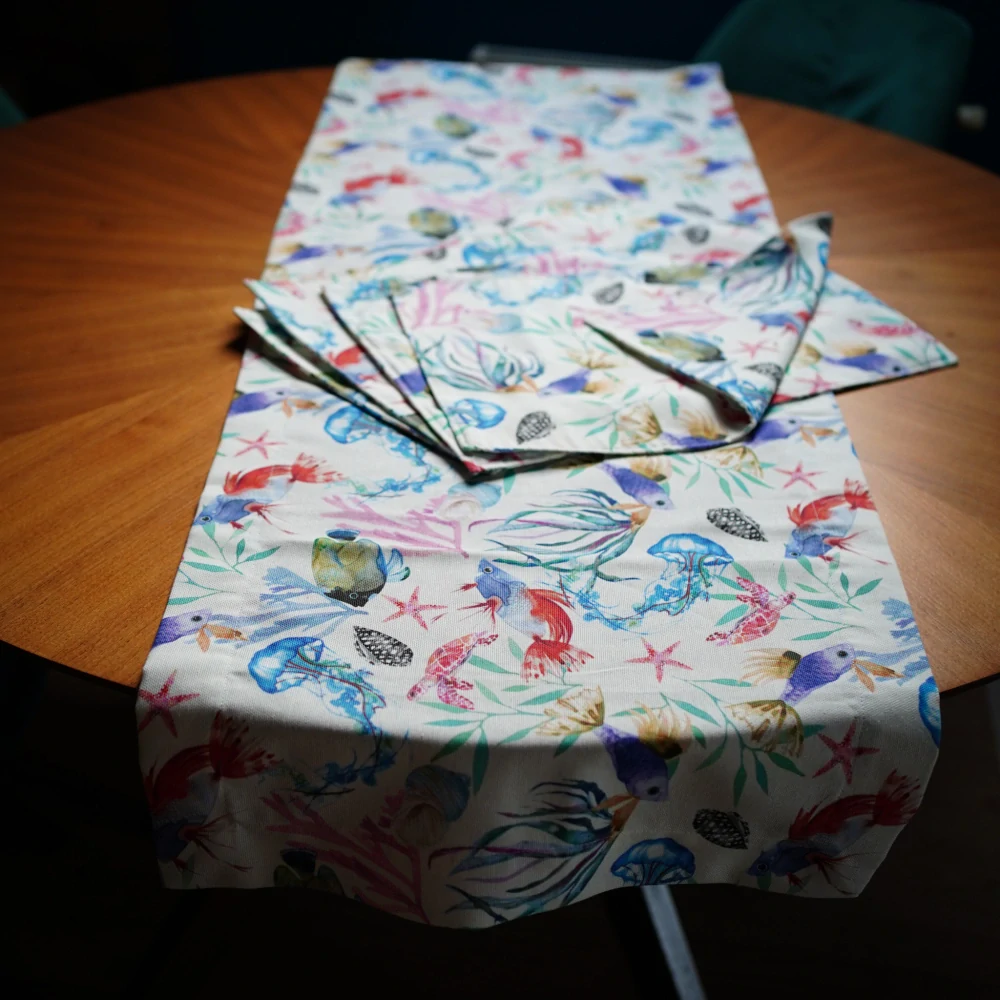 Běhoun na stůl moře