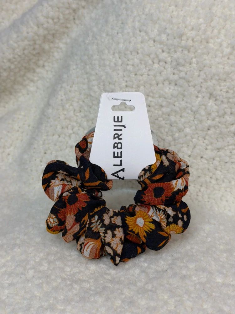 Květinová gumička do vlasů