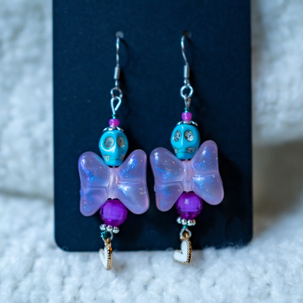 Svítící náušnice lebky