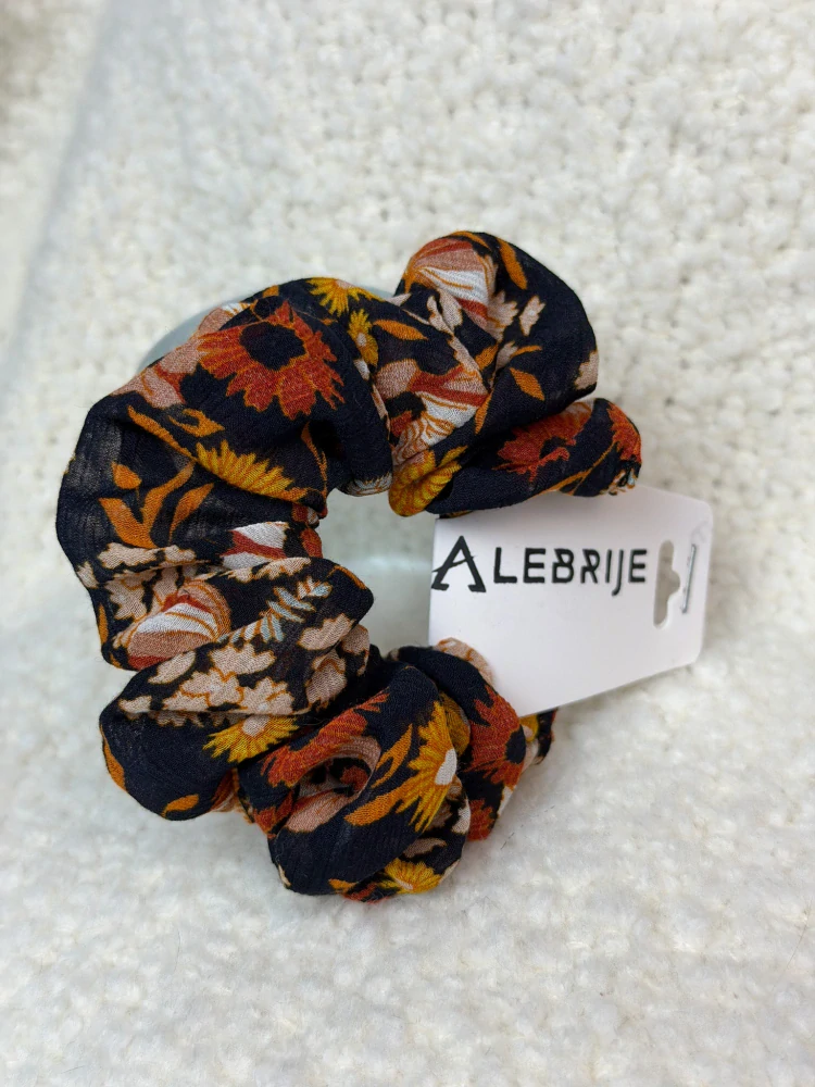 Květinová gumička do vlasů