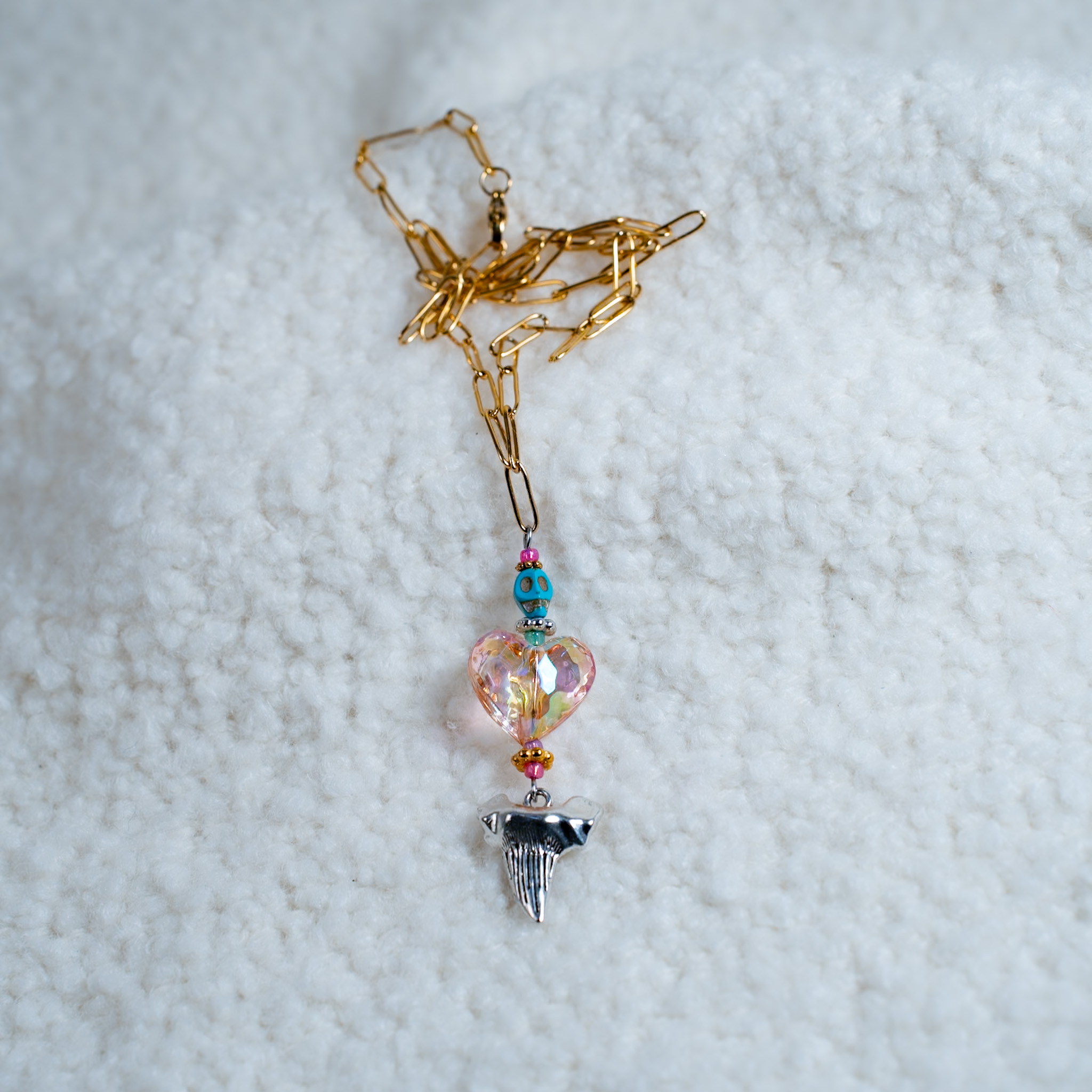 Náhrdelník žraločí zub