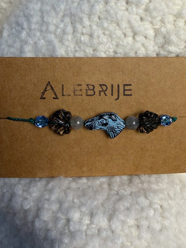 Dámský náramek Pes – české sklo a labradorit v modro-černo-duhových tónech