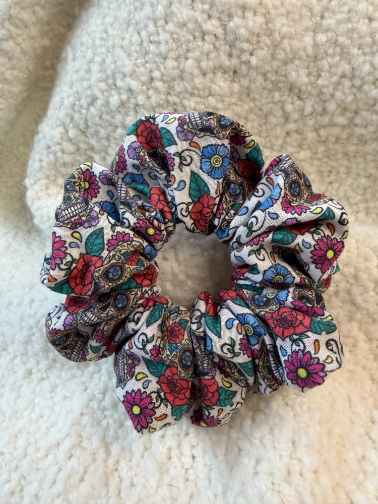 Designová ručně šitá gumička do vlasů