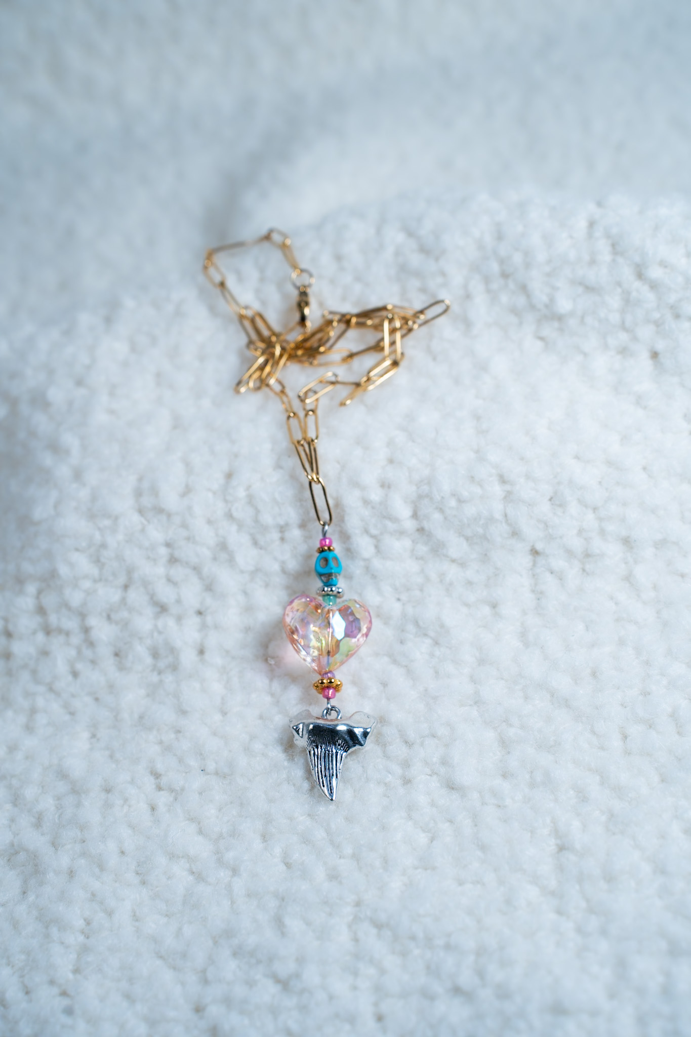 Náhrdelník žraločí zub